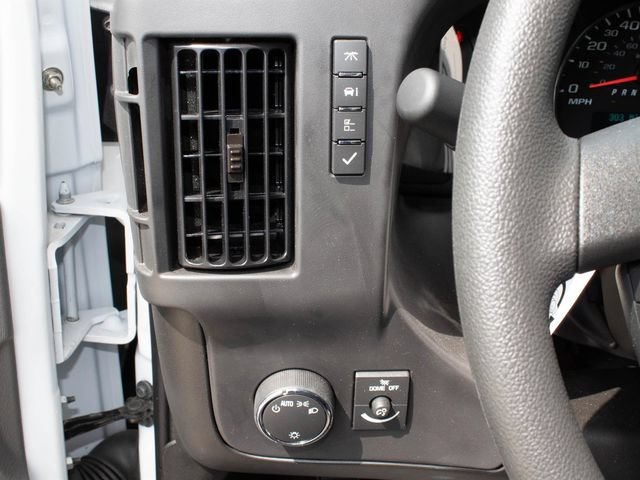 New 2025 Summit White Chevrolet 1WT image 10
