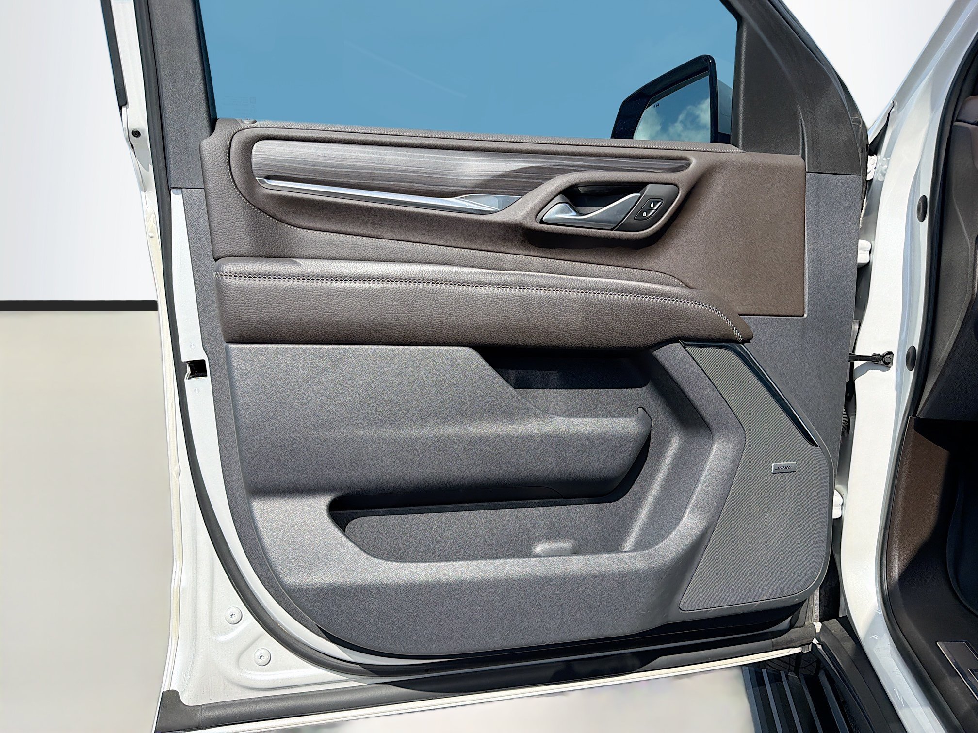 Used 2022 White Frost Tricoat GMC Denali image 24