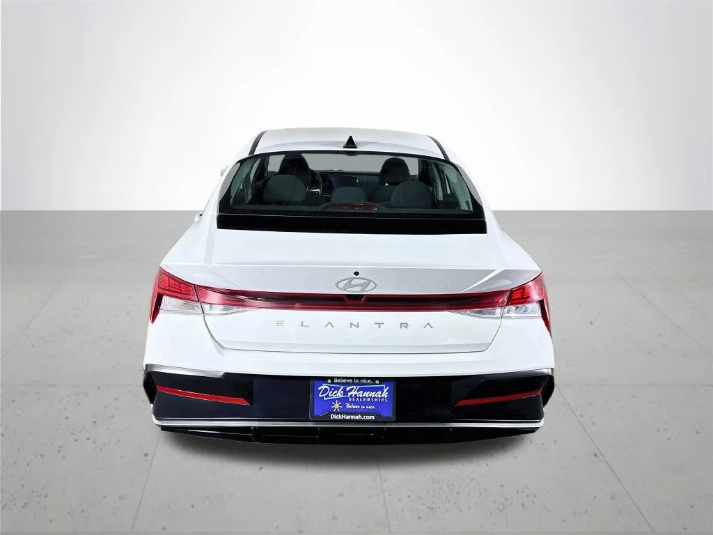 Used 2025 White Hyundai SEL Convenience image 7