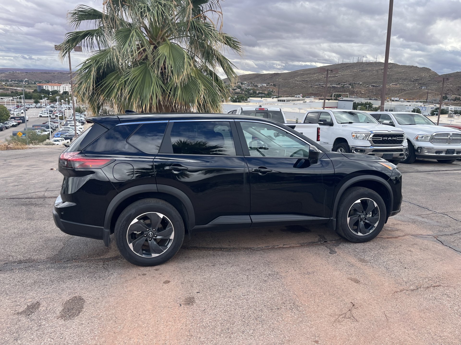 2026 Nissan Rogue SV - Photo 9