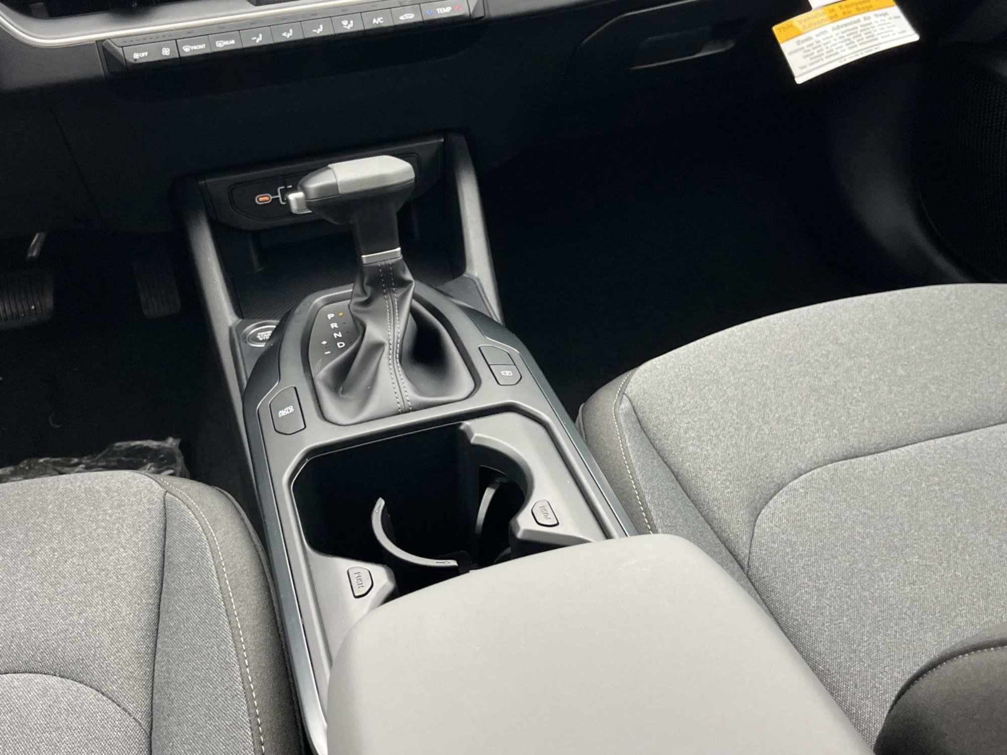 New 2025 Snow White Pearl Kia LXS image 15