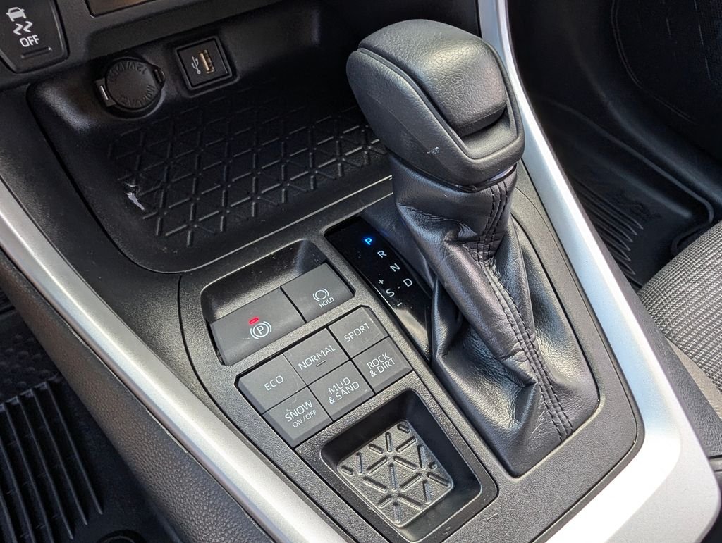 2024 Toyota RAV4 LE - Photo 26