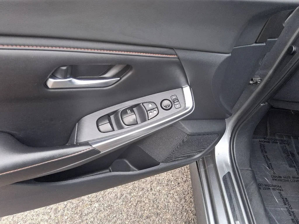 Used 2022 Gray Nissan SR image 10