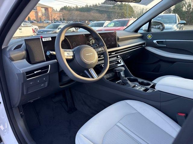 New 2026 White Hyundai SE image 11