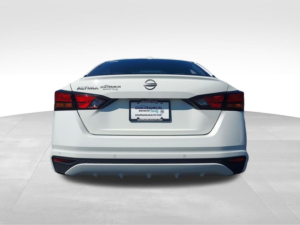 Used 2025 White Nissan 2.5 SV image 4