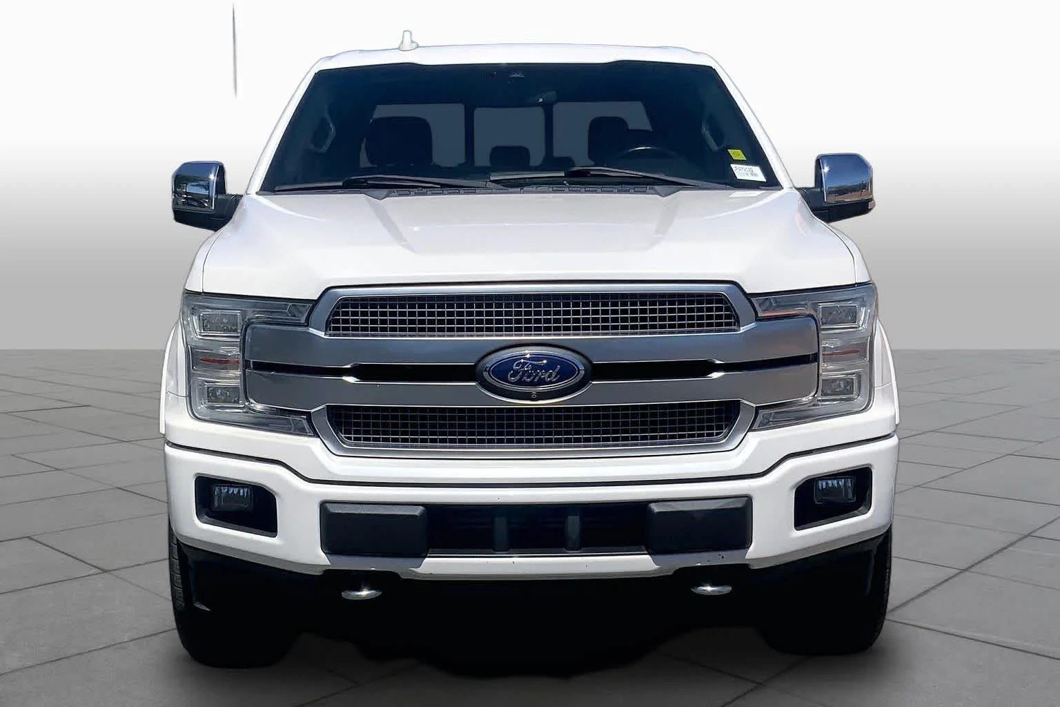 Used 2018 White Platinum Metallic Tri-Coat Ford Platinum image 4