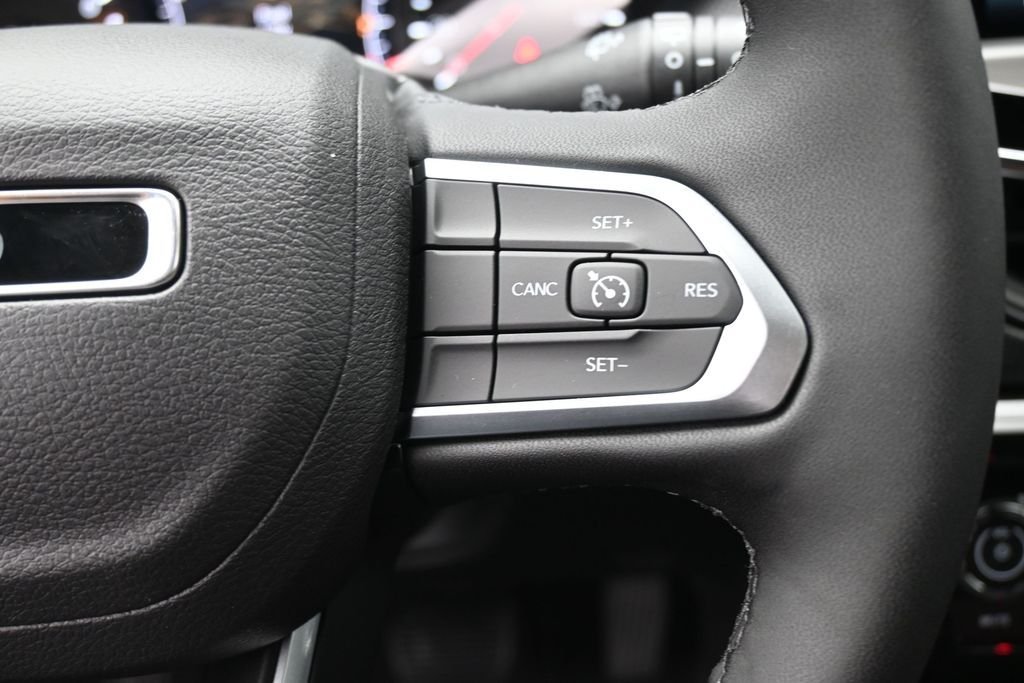 New 2026 Hydro Blue Pearlcoat Jeep Latitude image 3