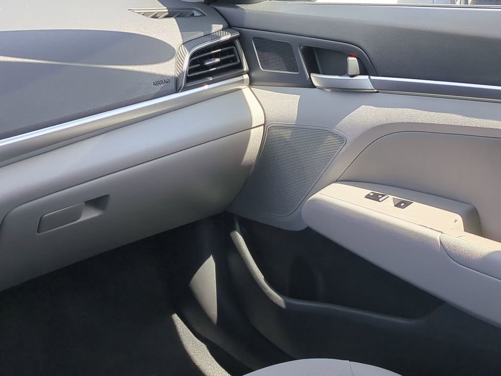 2020 Hyundai Elantra Value Edition - Photo 17