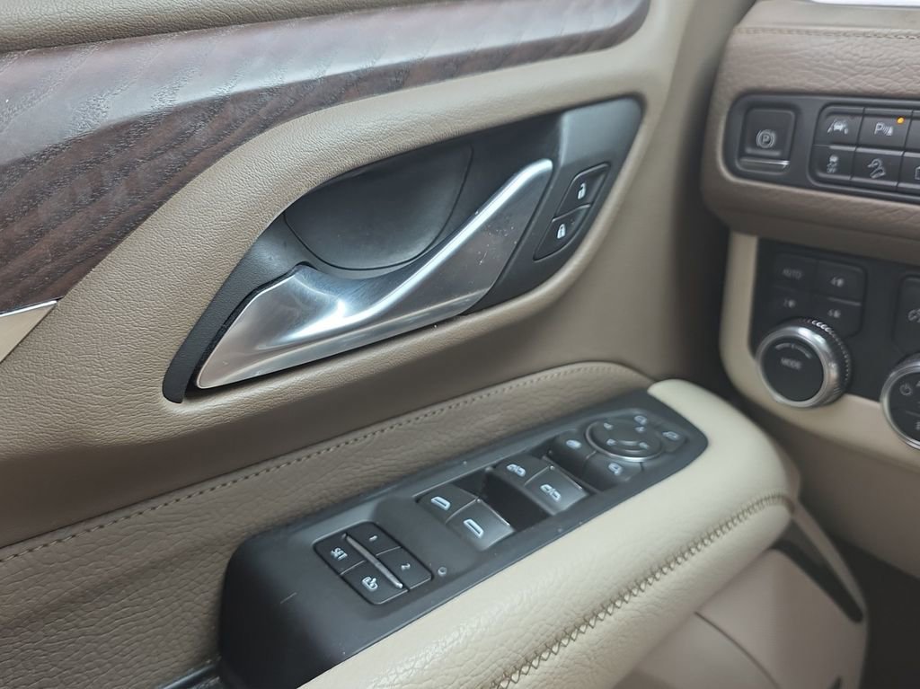 Used 2022 White Frost Tricoat GMC Denali image 11