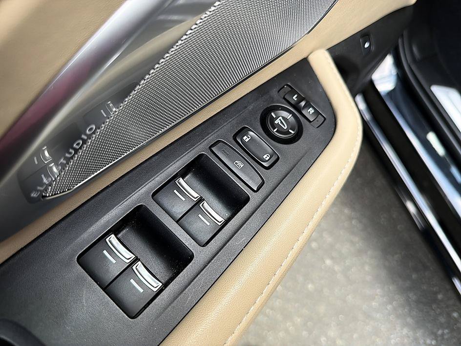 Used 2019 Majestic Black Pearl Acura w/Technology Pkg image 10