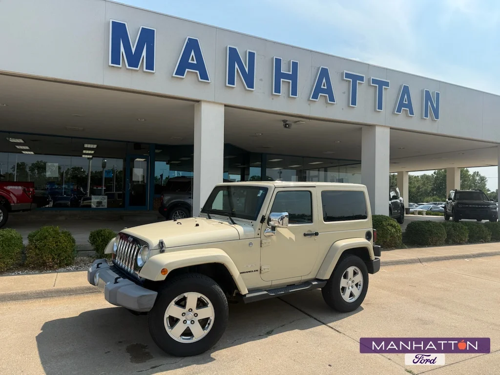 Used 2011 Sahara Tan Jeep Sahara image 1