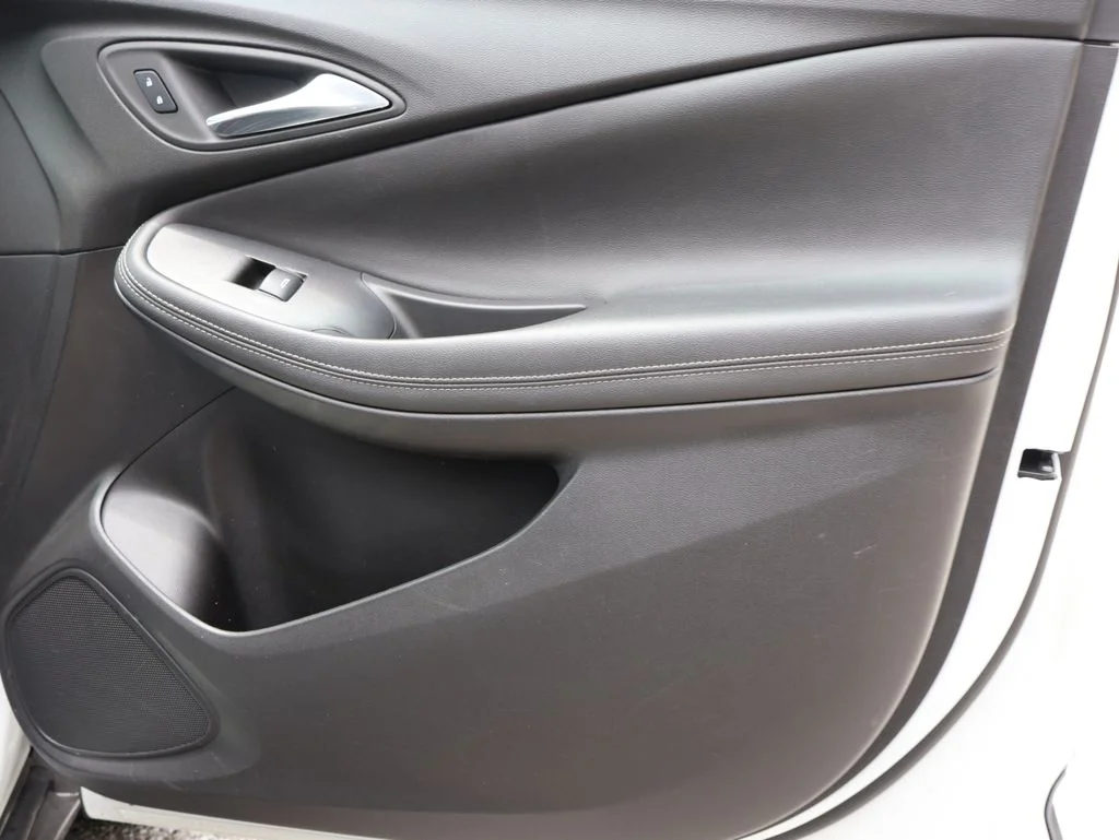 Used 2023 White Buick Essence image 8