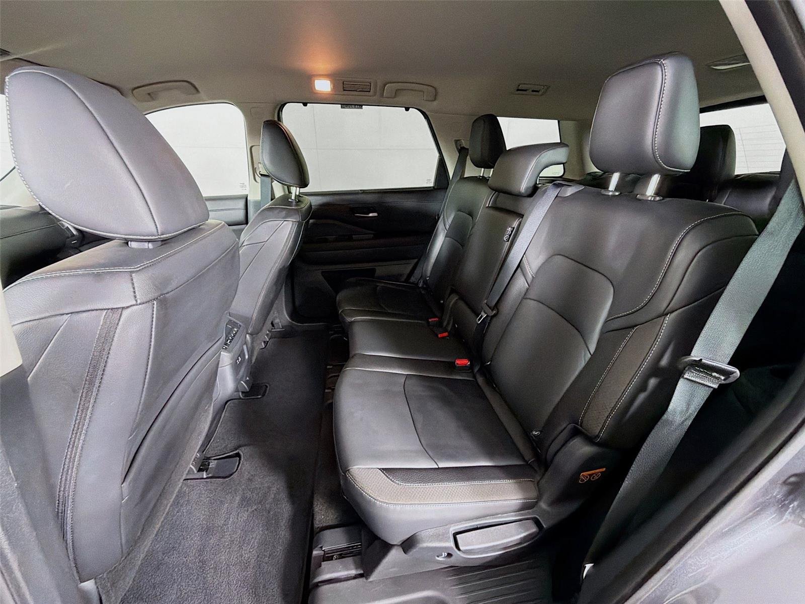 Used 2025  Nissan SL image 21