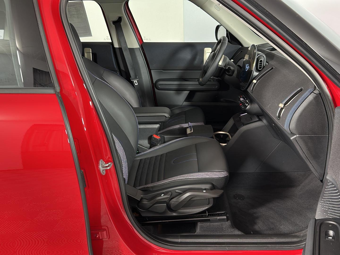Certified Used 2025 Chili Red II MINI S image 32