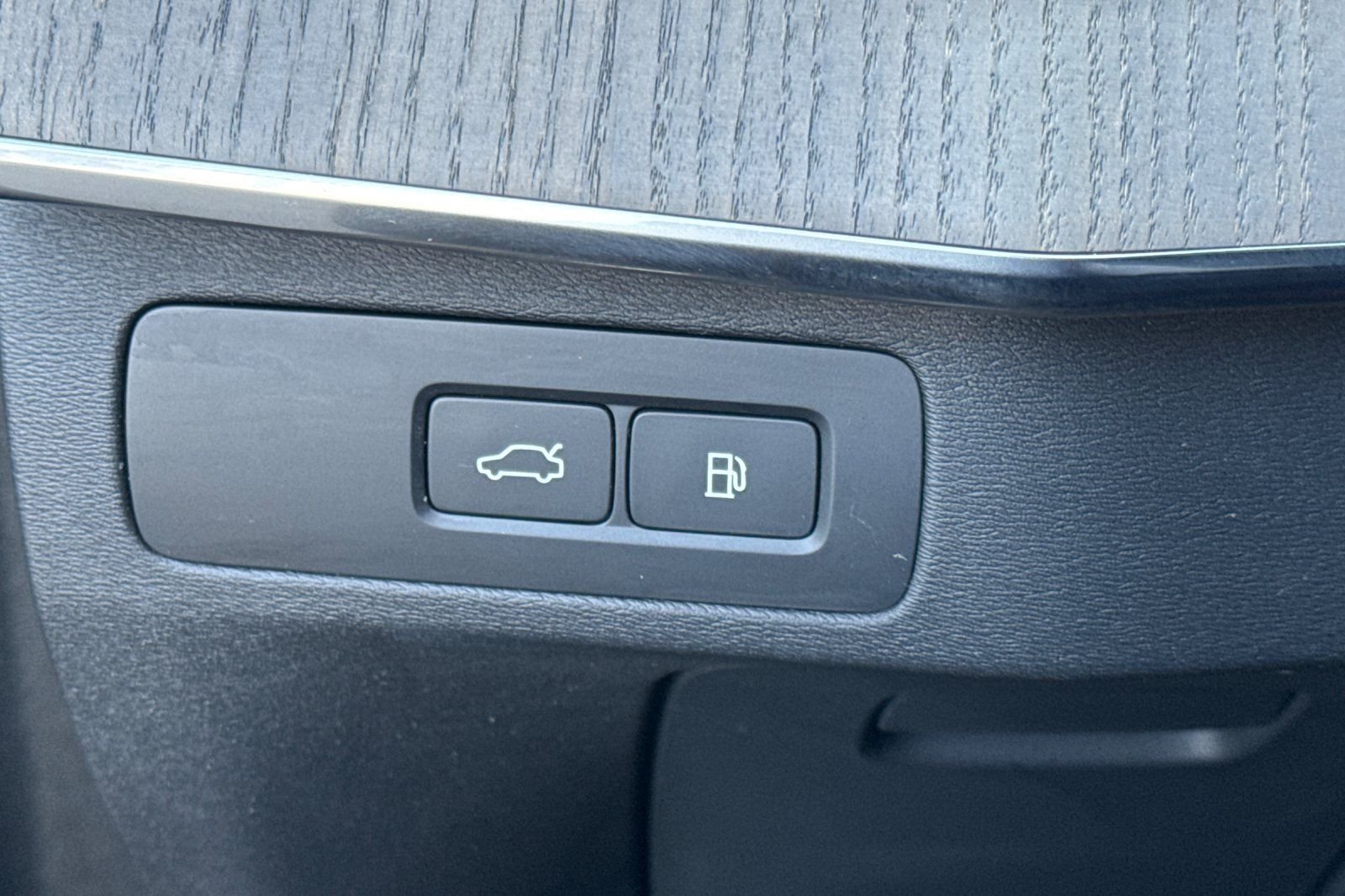 Used 2025 Black Volvo T8 Ultra image 33