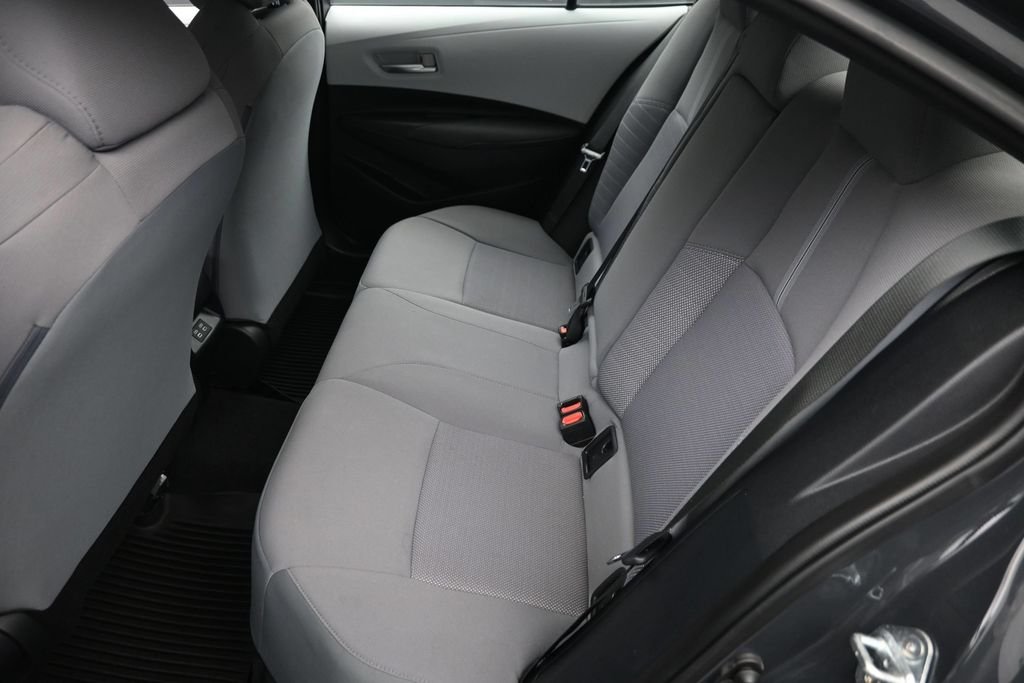 Used 2023  Toyota SE image 12