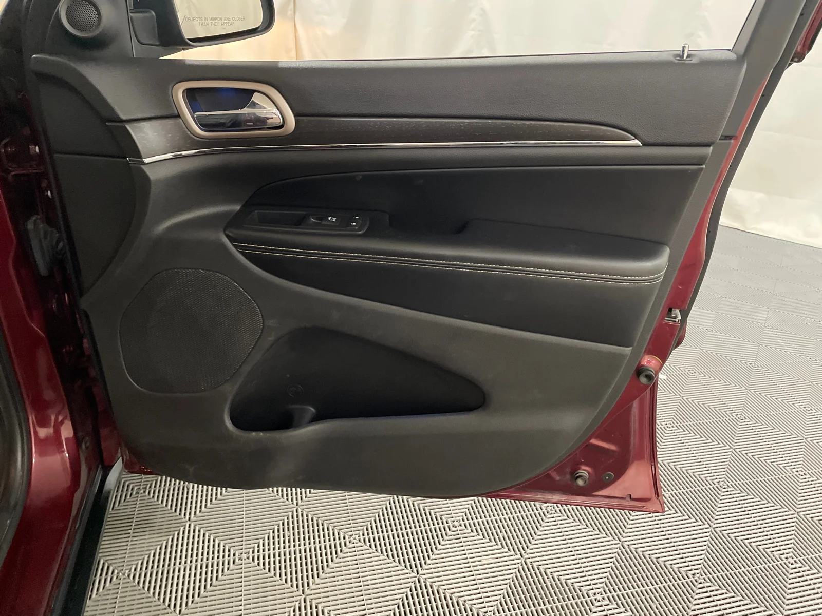 Used 2016 Velvet Red Pearlcoat Jeep Limited image 25
