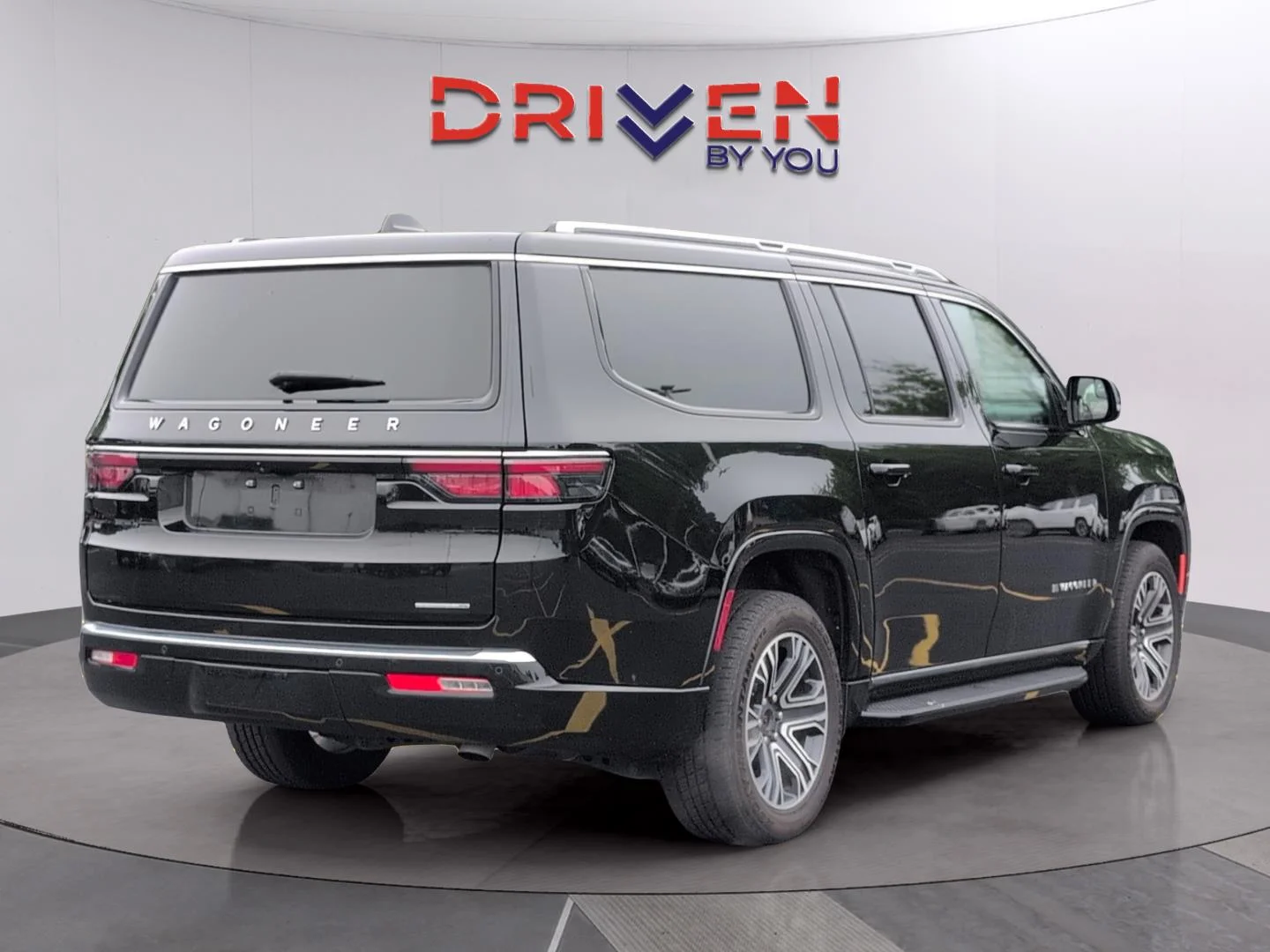Used 2024 Diamond Black Crystal Pearlcoat Jeep Series II image 5
