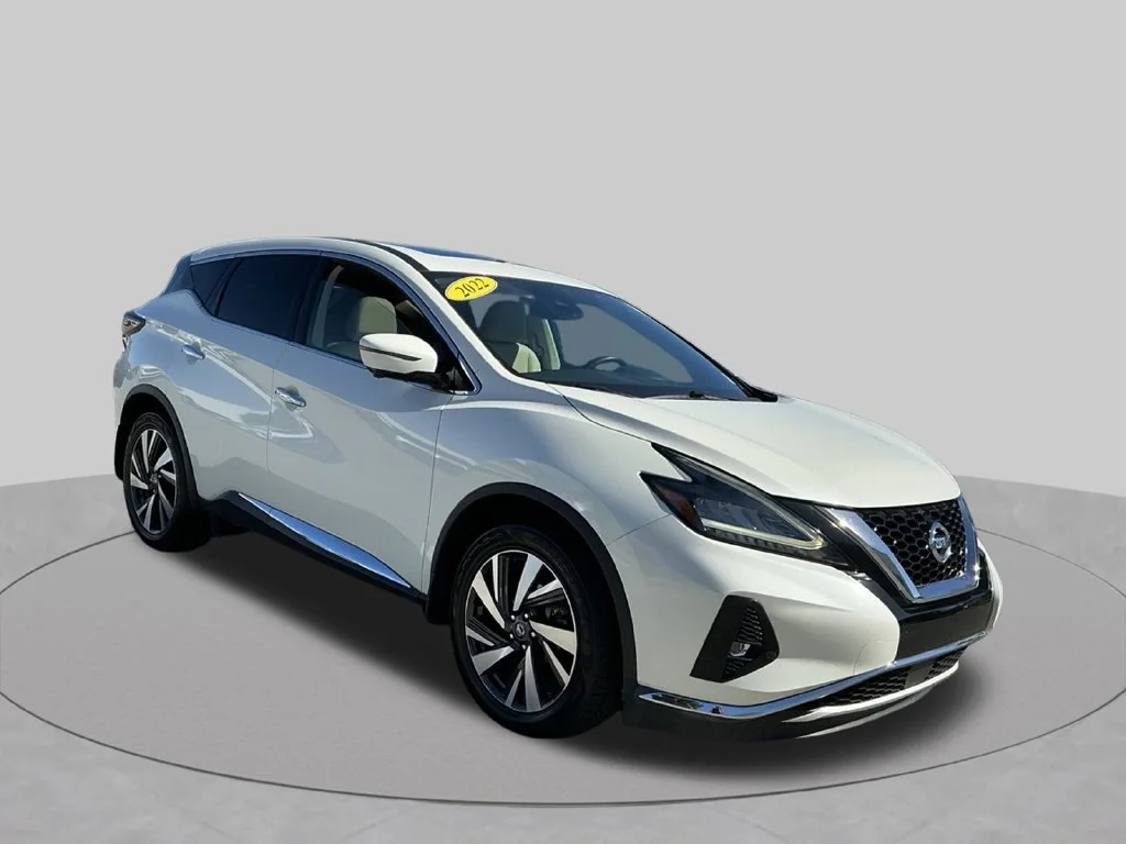 Used 2022 White Nissan SL image 15