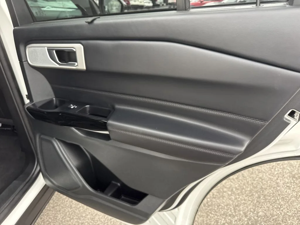 Used 2023 Star White Ford Platinum image 30