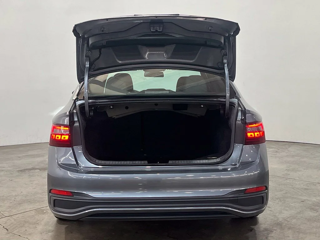 Used 2022 Gray Volkswagen 1.5T Sport image 13