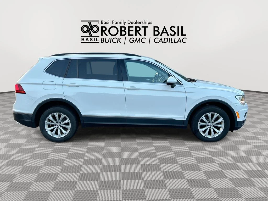 Used 2018 White Volkswagen 2.0T SE image 9