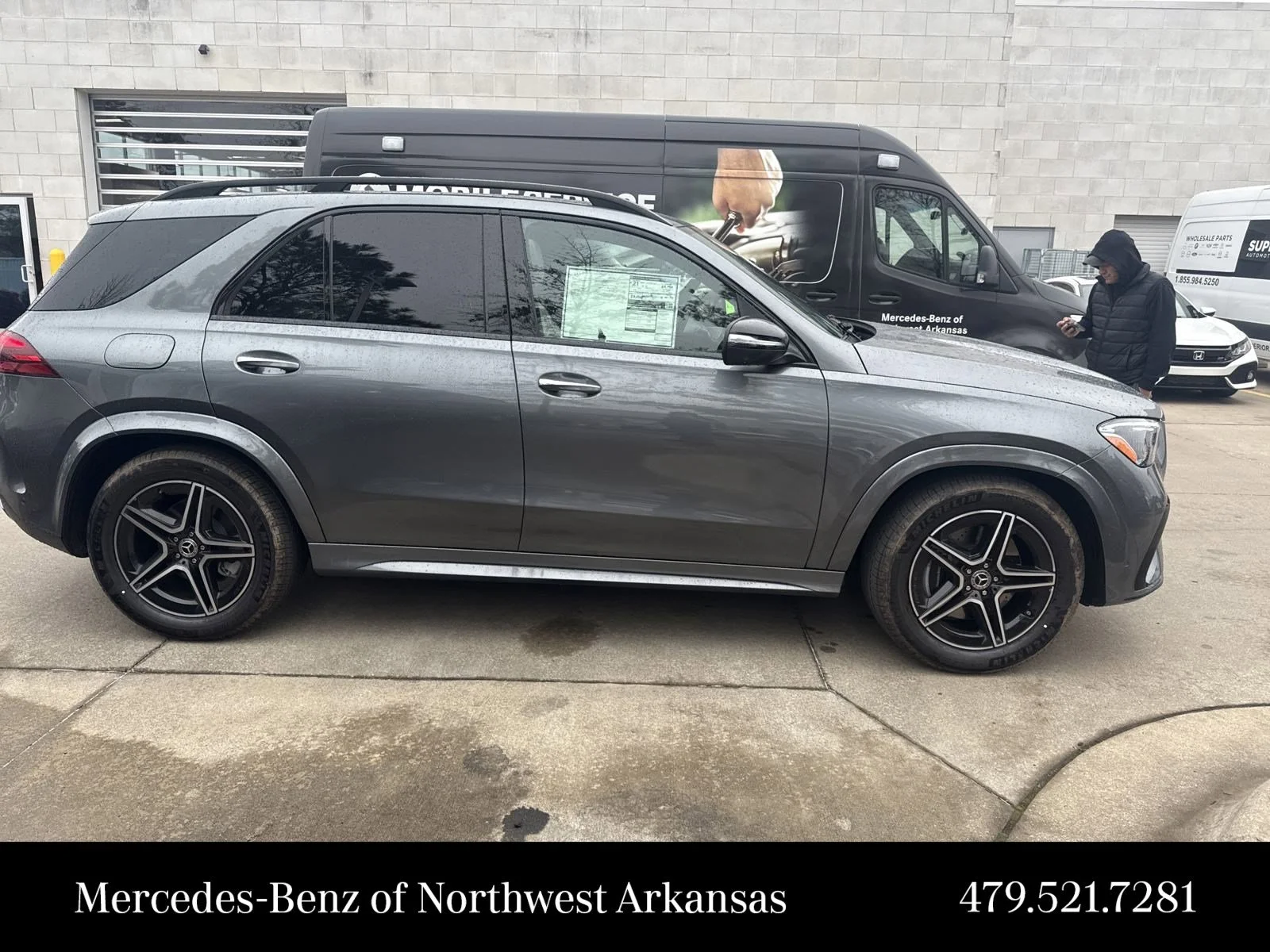 Used 2025  Mercedes-Benz  image 3
