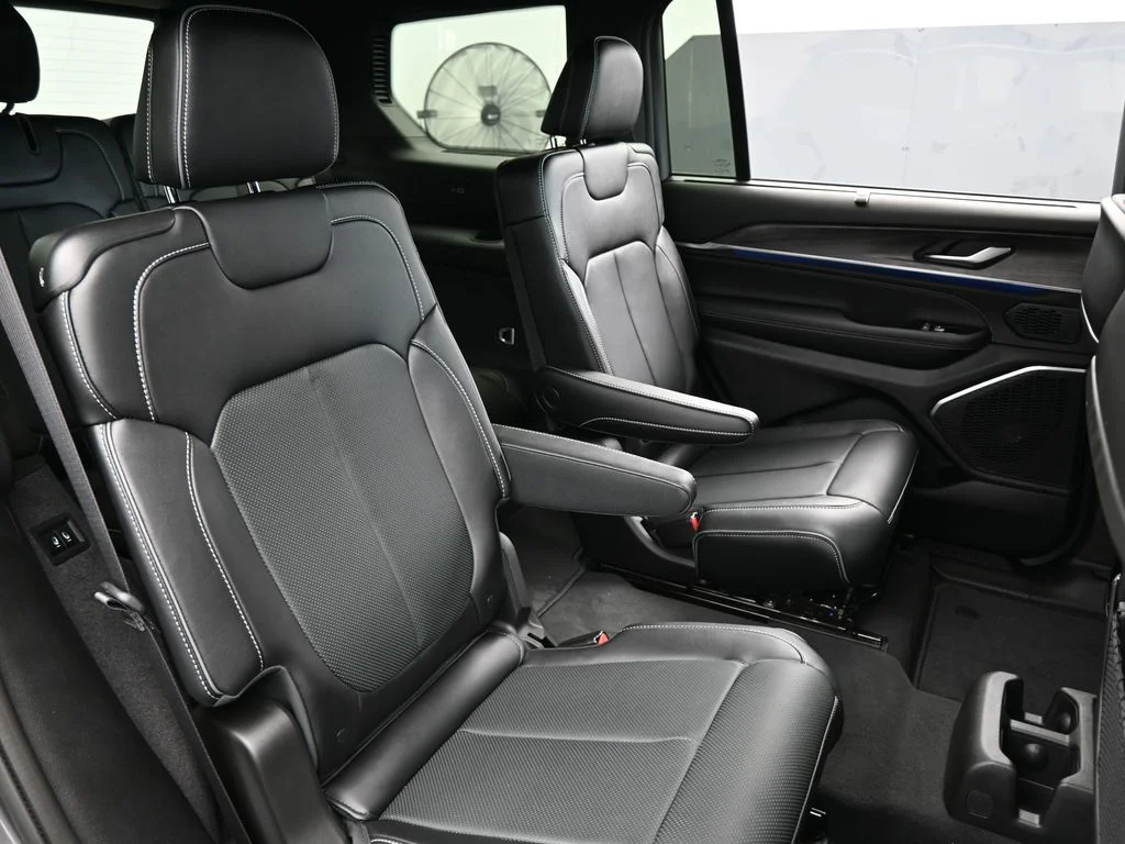 Used 2024 Baltic Gray Metallic Clearcoat Jeep Overland image 49