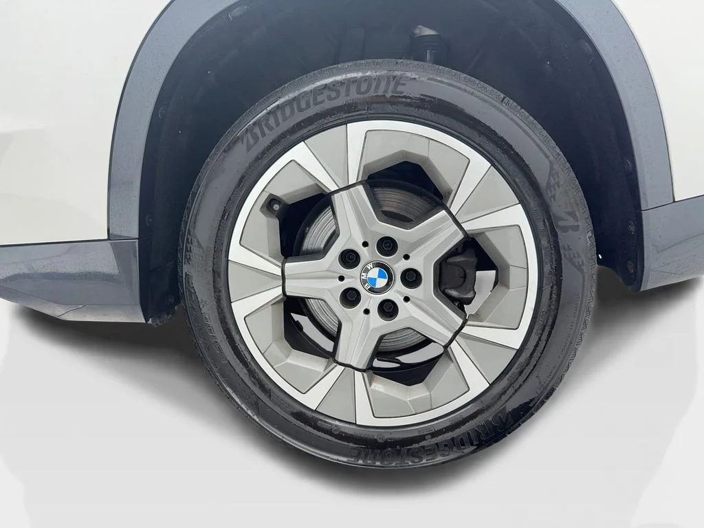 Used 2024 White BMW xDrive28i image 12