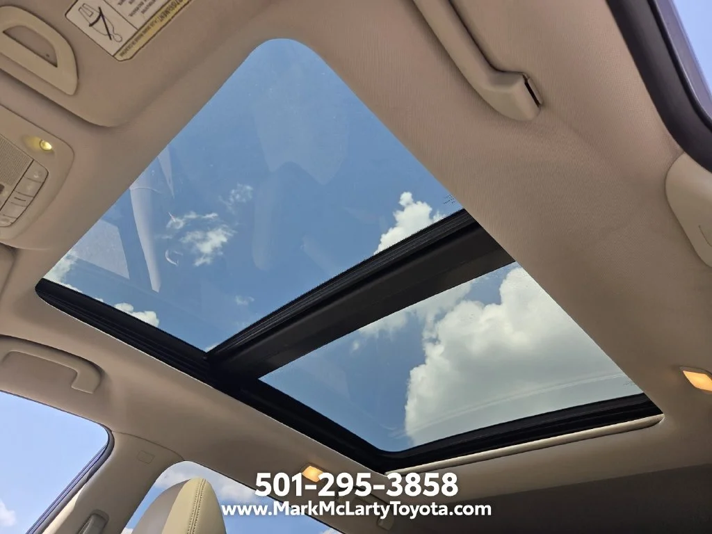 Used 2017 Blue Nissan SL image 17