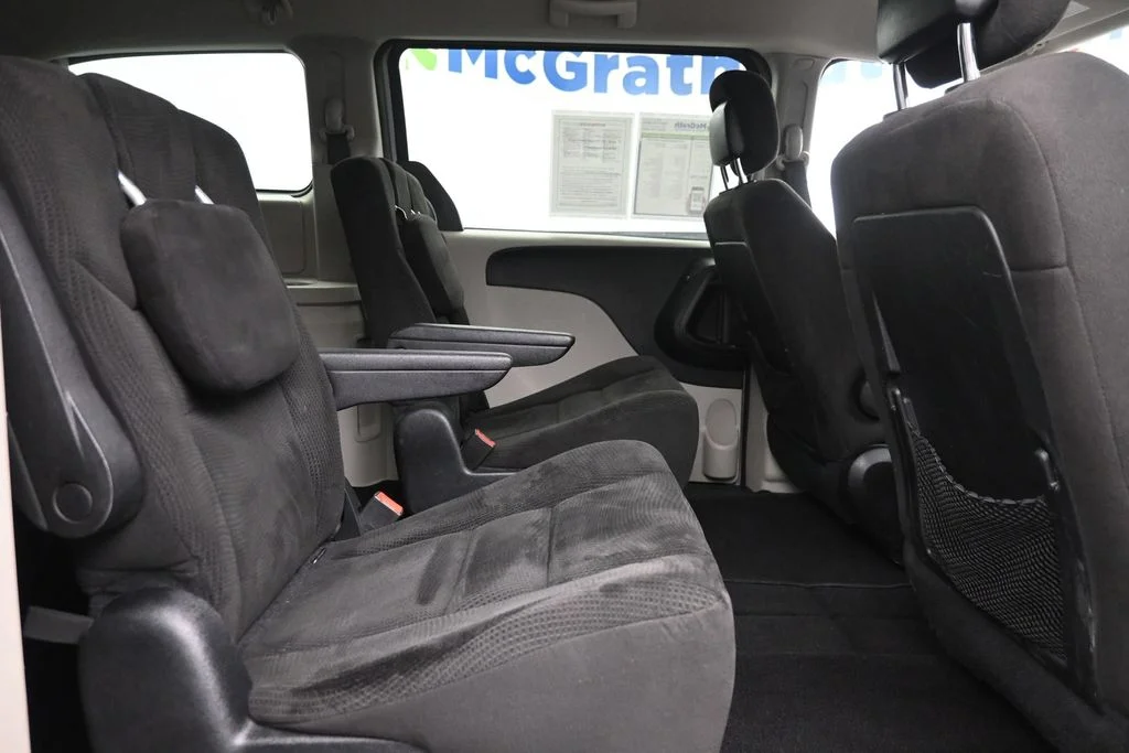 Used 2014 Silver Dodge SXT image 10