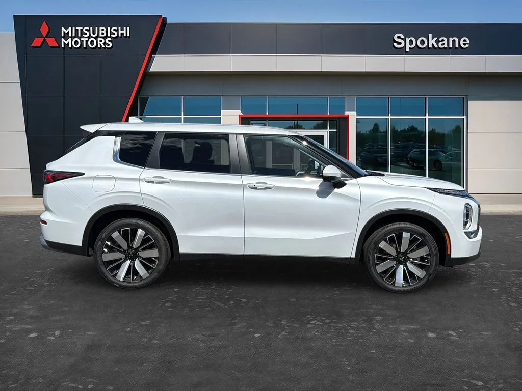 New 2026 White Diamond Mitsubishi LE image 8
