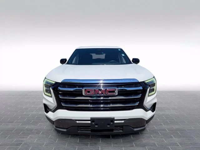 Used 2025 White GMC Elevation image 2