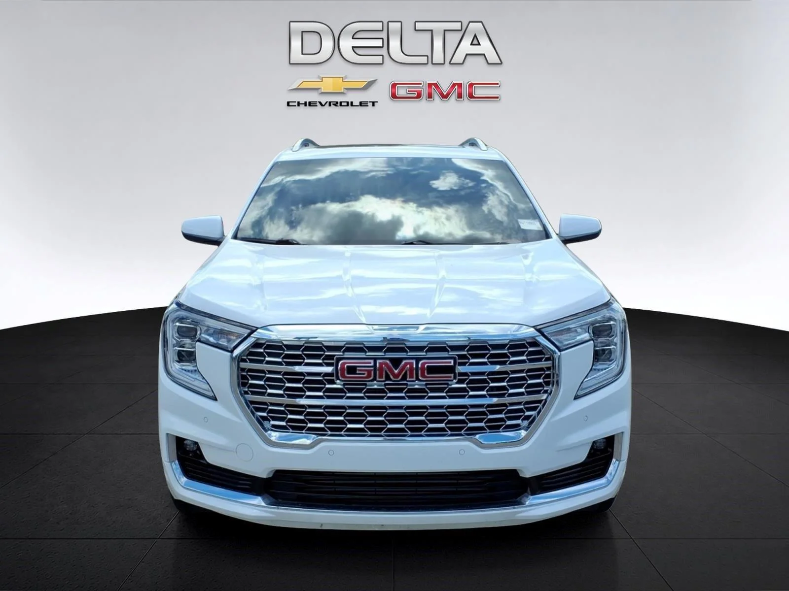 Used 2024 Summit White GMC Denali image 8