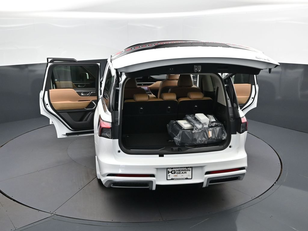 New 2026 RADIANT WHITE INFINITI Luxe 2WD image 44