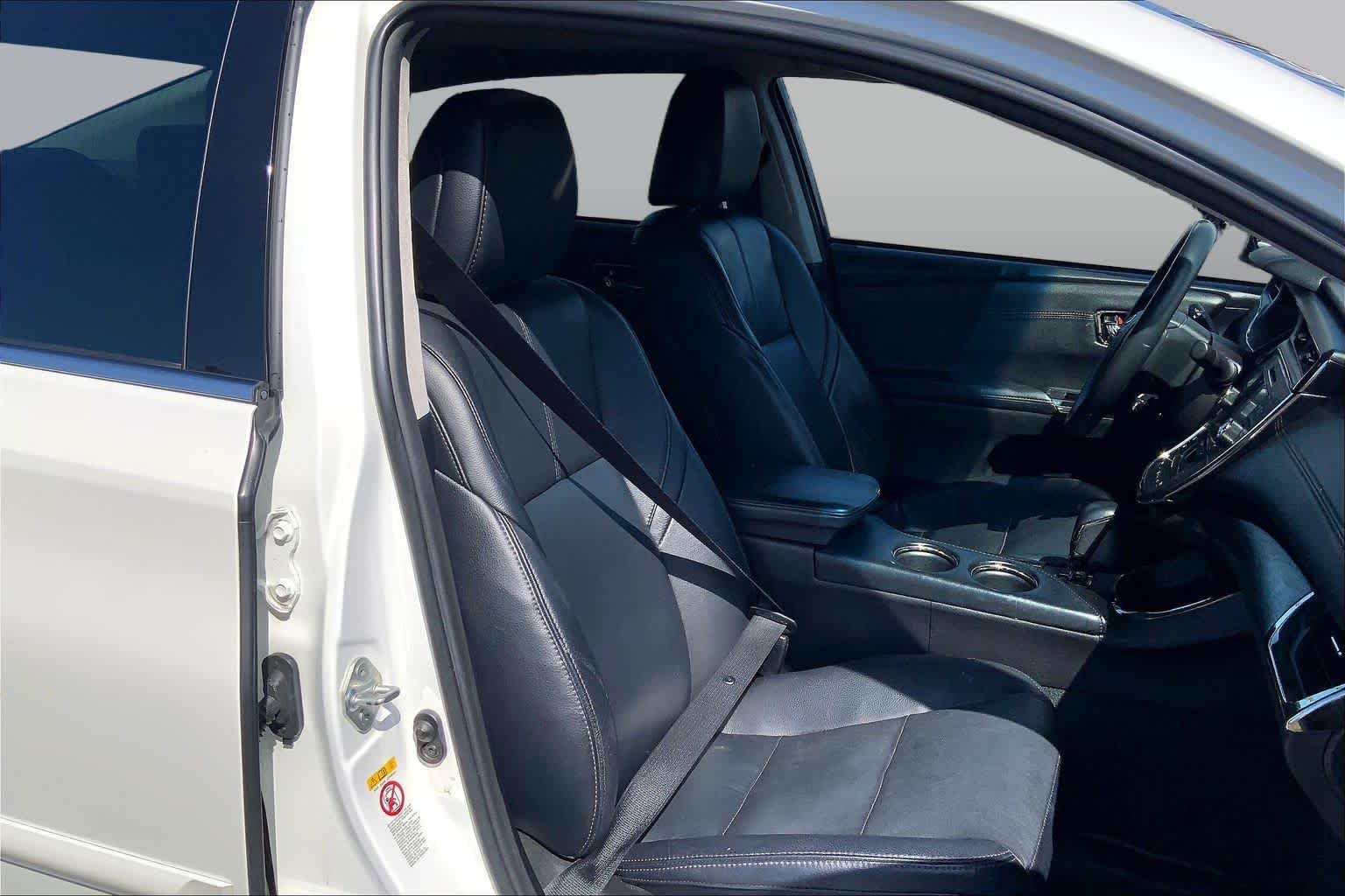 Pre-Owned 2018 Toyota Avalon Hybrid XLE Premium