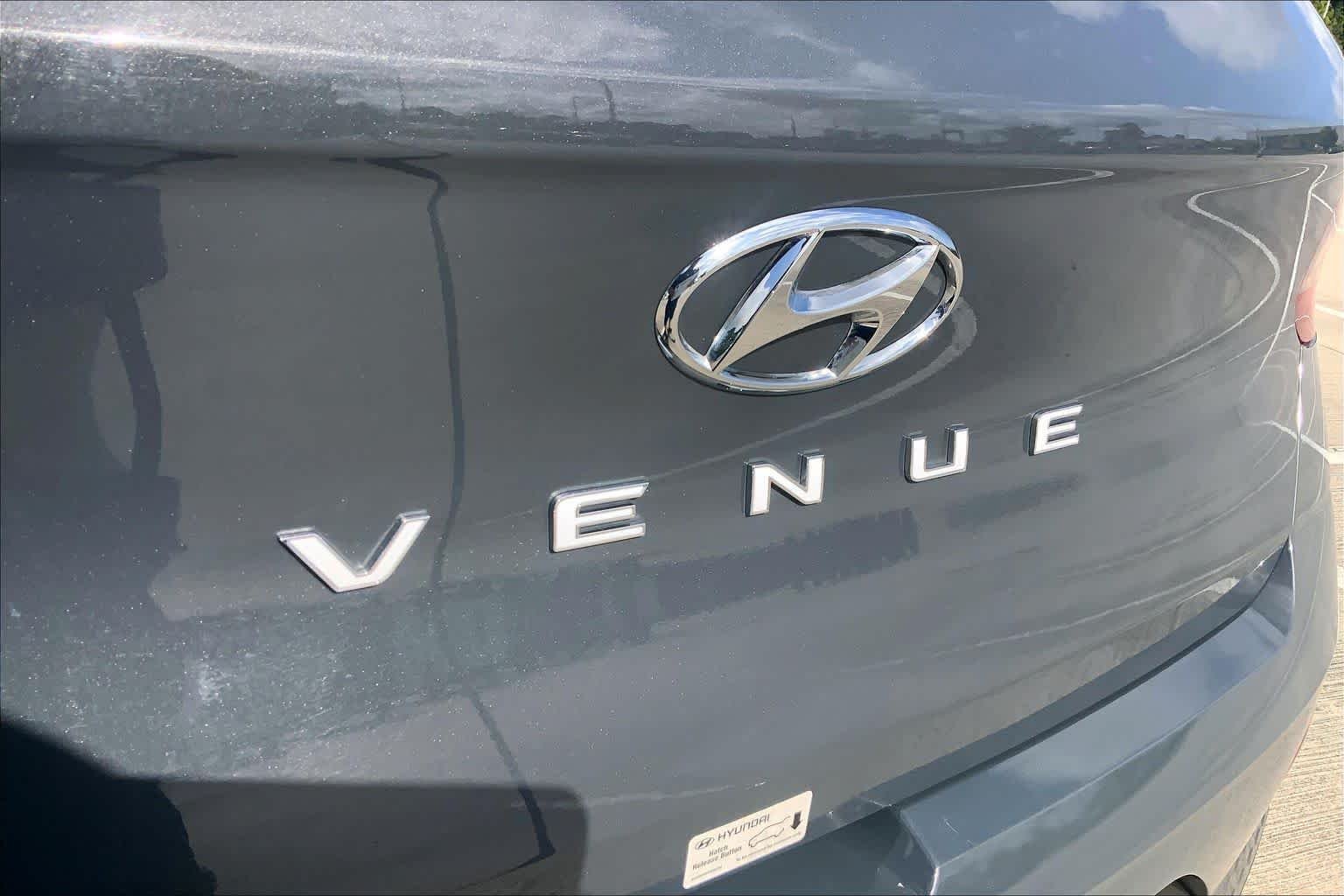 Used 2025 Black Roof Hyundai Limited image 30