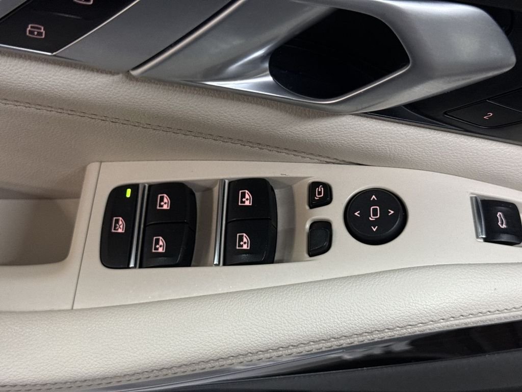 Used 2020 Black Sapphire Metallic BMW xDrive40i image 15
