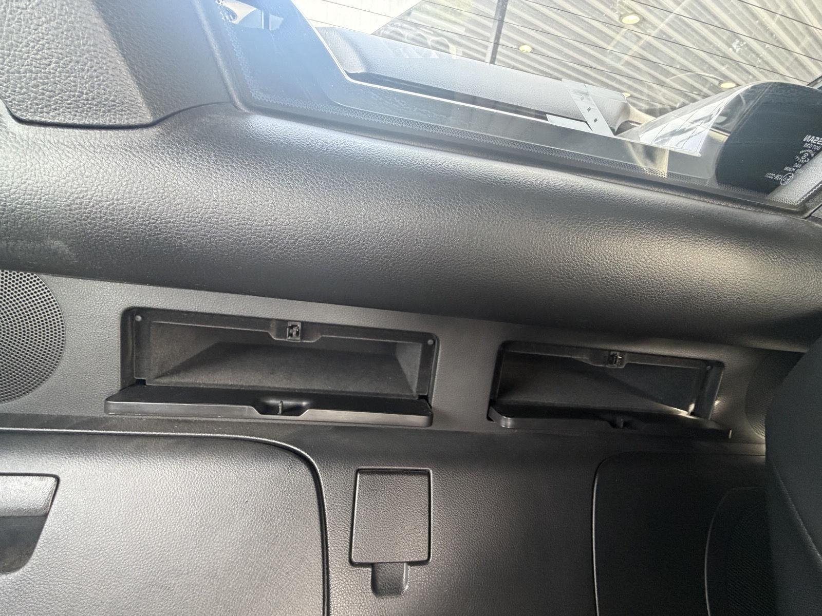Used 2007 Carbon Silver Metallic Nissan Grand Touring image 27