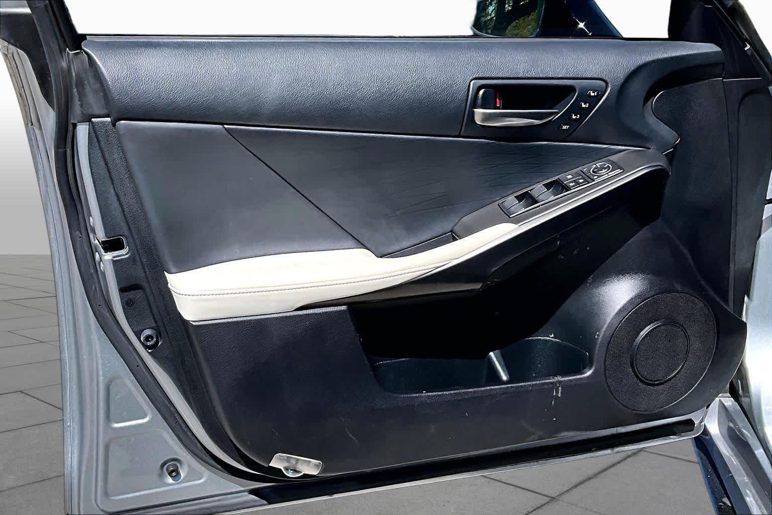 Used 2023 Iridium Lexus F SPORT image 38