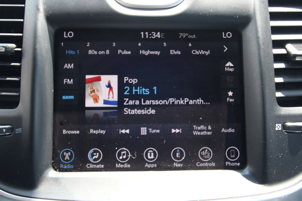 Used 2017 Gray Chrysler Limited image 27