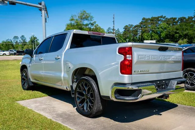 Used 2022 Silver Ice Metallic Chevrolet LT image 4