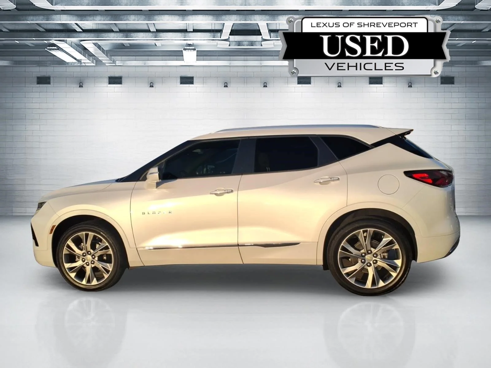 Used 2021 Iridescent Pearl Tricoat Chevrolet Premier image 2