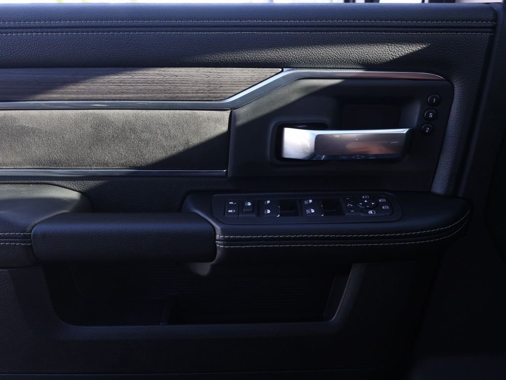 New 2026 Diamond Black Crystal Pearl-Coat Exterior Paint RAM Laramie image 22