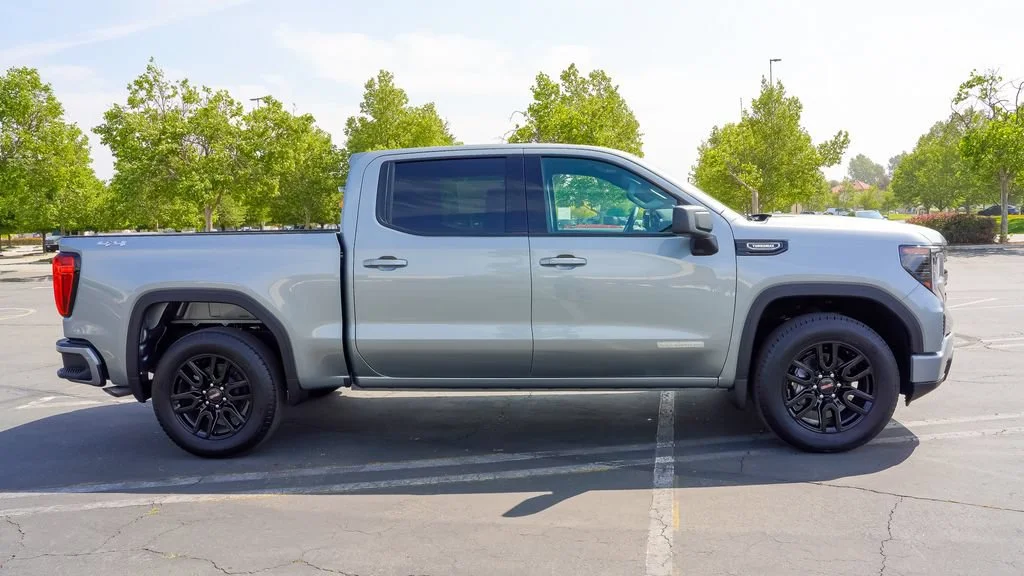 New 2026 Sterling Metallic GMC Elevation image 7