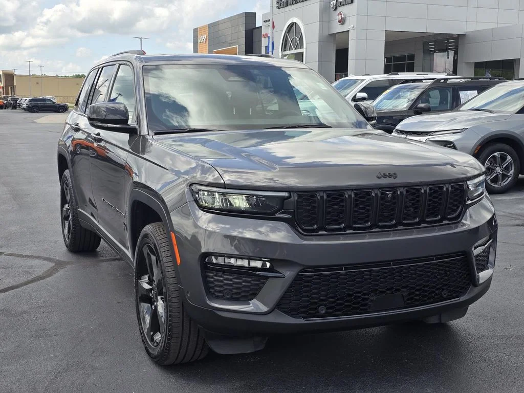 Used 2025 Baltic Gray Metallic Clearcoat Jeep Limited image 3