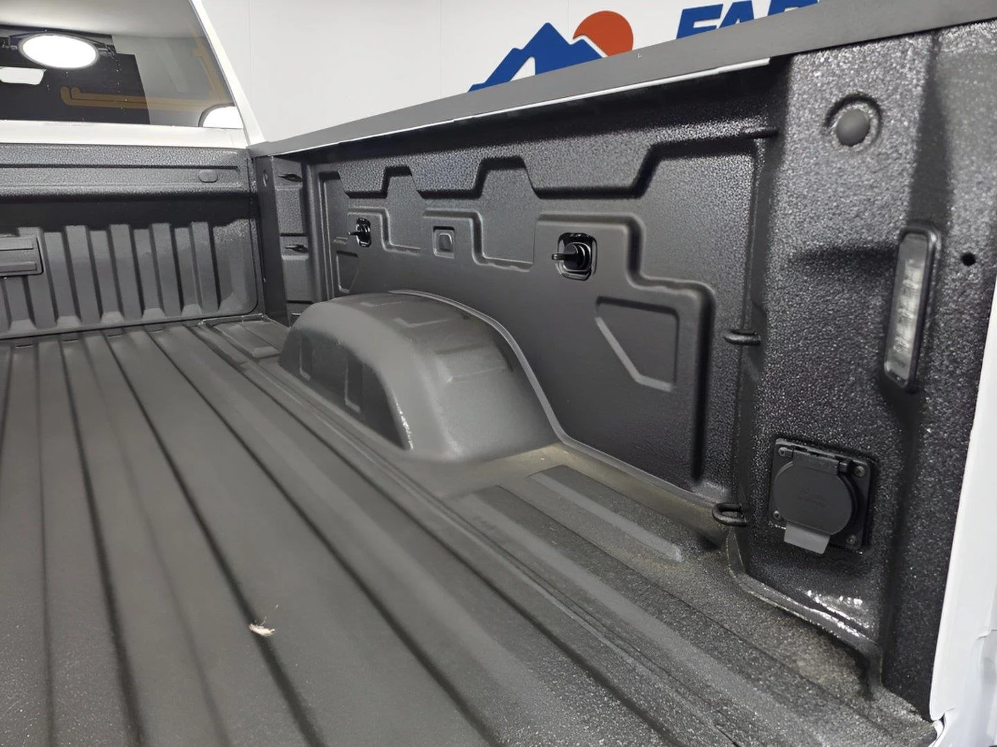 2025 GMC Sierra 2500HD SLT - Photo 10