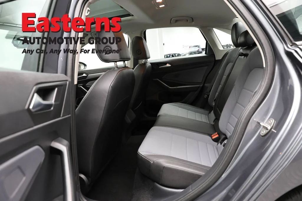 Used 2025 Gray Volkswagen 1.5T SE image 20