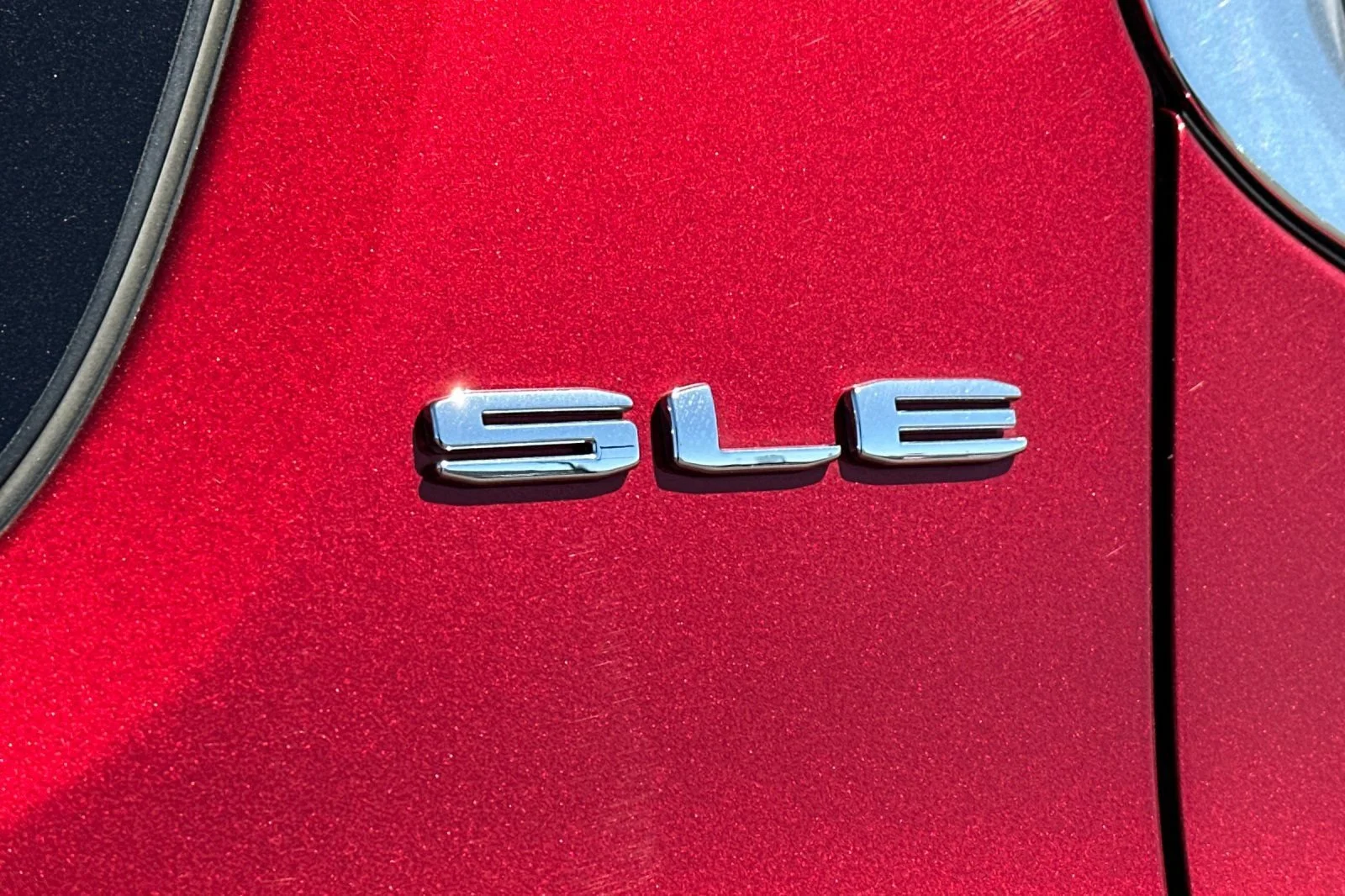 Used 2022 Cayenne Red Tintcoat GMC SLE image 28