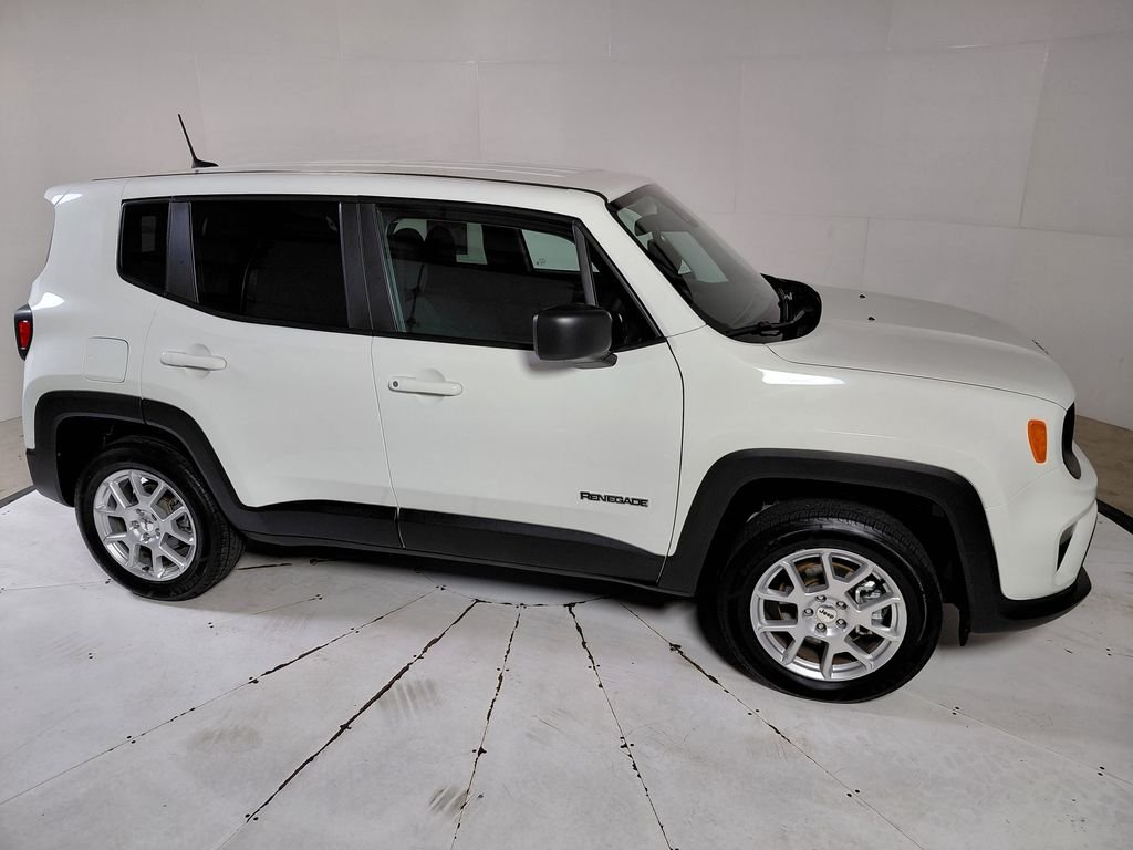Certified Used 2023 White Jeep Latitude image 7